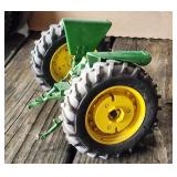 ERTL 1/16 John Deere Tractor Rear End Precision