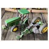 ERTL 1/16 John Deere Cab Tractor Body / Chassis