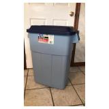 30 Gallon Trash Can w/ Snap-Lock Lid & Handles