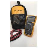 FLUKE 115 Multimeter w/ Case