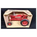 Farmall 350 Tractor   1/16
