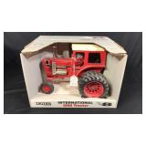 IH 1568 Tractor  1/16