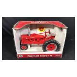 IH McCormick Farmall Super H  1/16