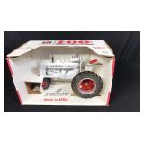 IH Farmall Tractor  1/16
