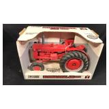 IH 600 Diesel Tractor  1/16