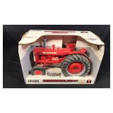 IH 650 Diesel Tractor  1/16