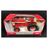 International 460 Utility Tractor  1/16