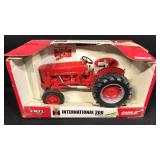 IH 300 Utility Tractor 1/16