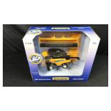 New Holland CR9080 Combine  1/64