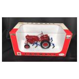 Farmall 560 Style Cub Tractor 1/16