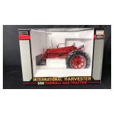 IH 300 Farmall Gas Tractor 1/16