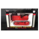 IH T-14 Gas Crawler 1/16