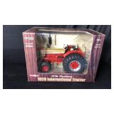 Case IH 1026 International Tractor 1/16