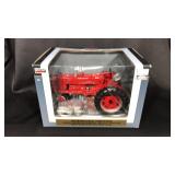 International Harvester 400 Gas Tractor 1/16