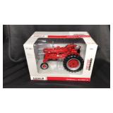 Cas IH Farmall Super M Tractor 1/16