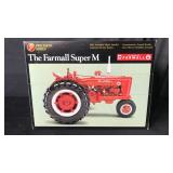 Farmall Super M Tractor 1/16