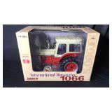 IH 1066 Tractor 1/16