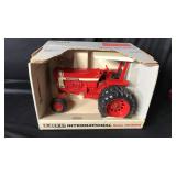 International Hydro 100 ROPS Tractor 1/16