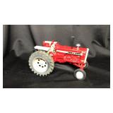 Farmall 1206 Diesel Tractor 1/16