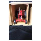 Farmall 706 Tractor 1/16