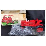 Farmall 300 Tractor 1/16