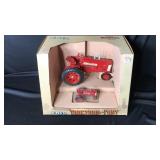Farmall 350 Tractors 1/16 & 1/64