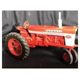 Farmall 560 Tractor, 1/16