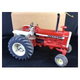 Farmall 1206 Tractor Custom 1/16