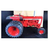 Farmall 806 Tractor 1/16