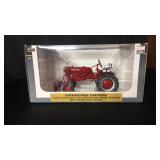 IH 1964 Cub Square Hood Tractor 1/16