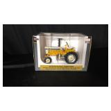 IH Cub Tractor w/ Square Hood Tractor 1/16