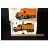 1960 Mack B-61 Dump Truck 1/34
