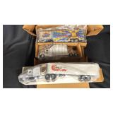2 Semis ERTL Blue Beacon and Convoy 1/64
