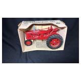 Farmall H, 1/16th, Ertl, Die-Cast Metal