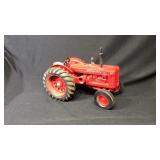 International 600 Tractor