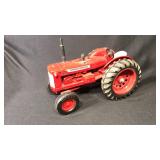 International 650 Tractor 1/16