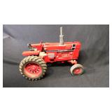 International 1066 Tractor 1/16 Scale
