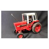International 186 Hydro Tractor 1/16