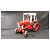 International 1086 1/16 Tractor