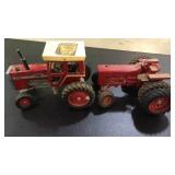 Massey Ferguson 1105 & International Tractor 1/16