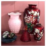 (3) Vases Bell, (2) Eggs (3) Vases Bell, (2) Eggs