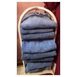(8) Bath Towels; like new. (8) Bath Towels; like new.