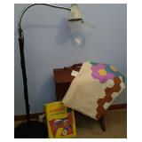 Oak Sewing Standing, Quilt Top, Floor Lamp Oak Sewing Standing, Quilt Top, Floor Lamp