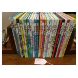 (27) Dr. Suess Books and Book Ends