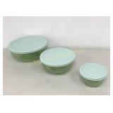 Pyrex Green Glass Mixing Bowl w/ Lids 3 Pc Lot