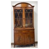 VTG Mahogany China Cabinet: 2 Adjustable Glass