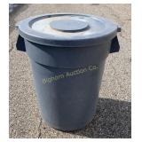 Rubbermaid Brute 32 Gallon Trash Can w/ Lid