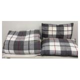 Better Homes Queen Size Comforter & 1 Pillow