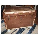 Flat top trunk