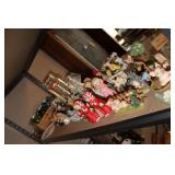 Shelf lot - figurines